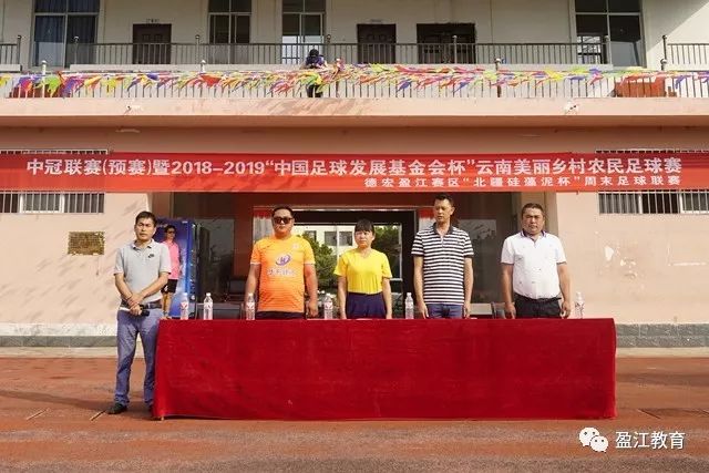 许家印与六万名恒大球迷共唱《海阔天空》的感人时刻